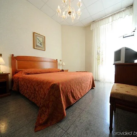 Отель B&B Hotel Trieste Триест